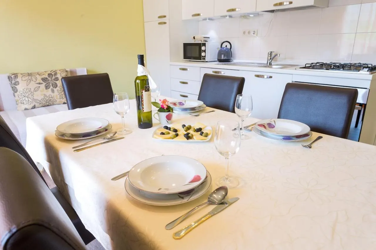 Apartments Saint Martha Plano